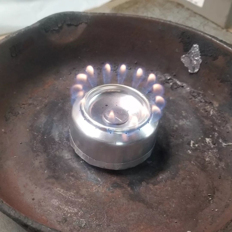 Turn a Soda Can Into a Mini Stove | Instagram/@latebloomerworkshop