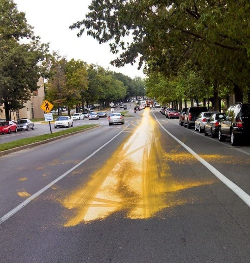 The Yellow Cement Road | Imgur.com/KA3eYgg