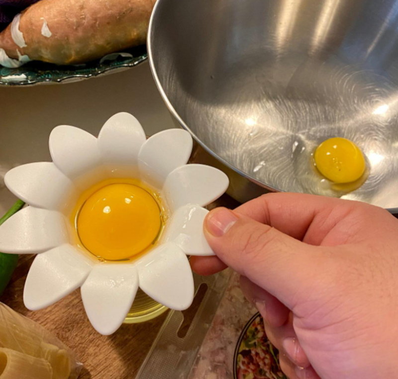 Daisy Egg Separator by Pelegdesign ($11) | Instagram/@endoru